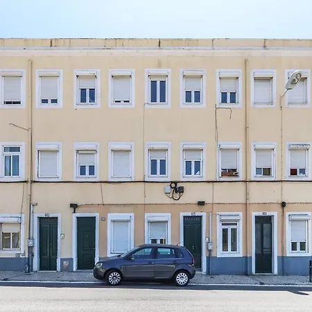 Portucale ! Bright Campo Ourique W/ Terrace * Lisboa