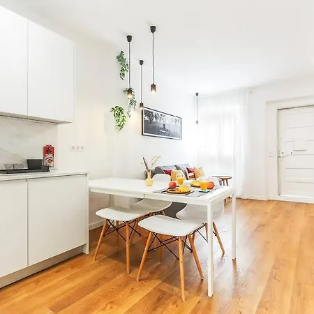 Portucale ! Bright Campo Ourique W/ Terrace Apartman