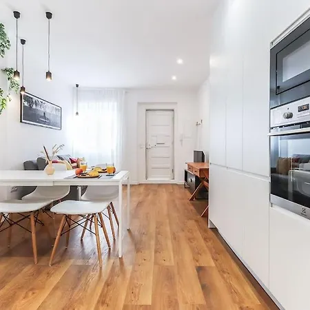 Portucale ! Bright Campo Ourique W/ Terrace Apartman *