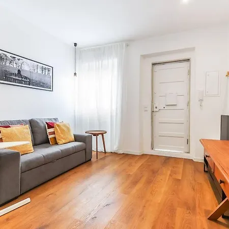 Portucale ! Bright Campo Ourique W/ Terrace * Lissabon