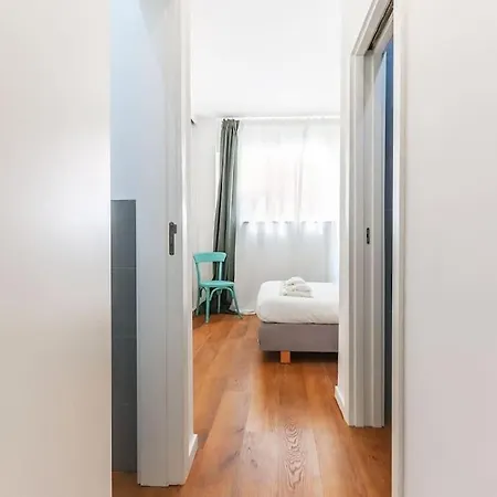 Portucale ! Bright Campo Ourique W/ Terrace Apartment
