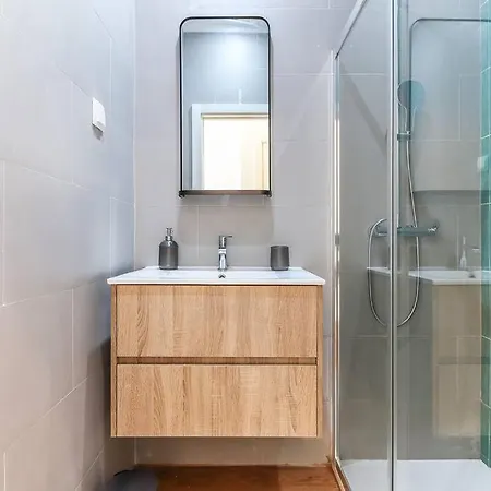 Apartment Portucale ! Bright Campo Ourique W/ Terrace *
