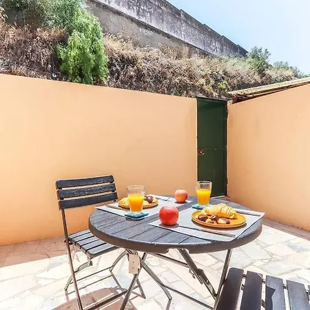 Lägenhet Portucale ! Bright Campo Ourique W/ Terrace *