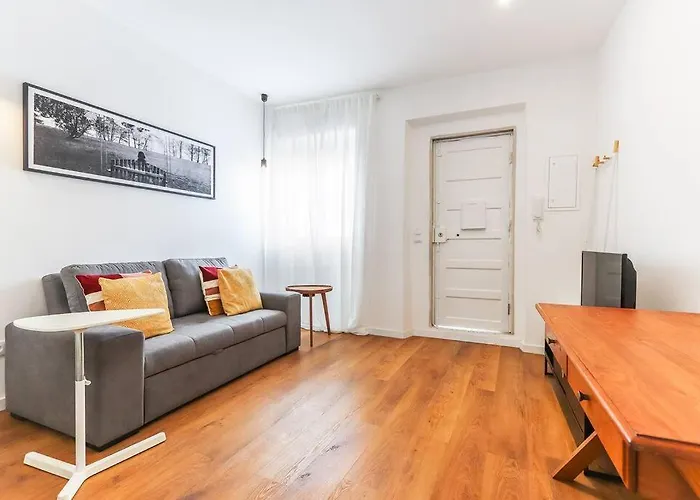 Portucale ! Bright Campo Ourique W/ Terrace * Lisbona