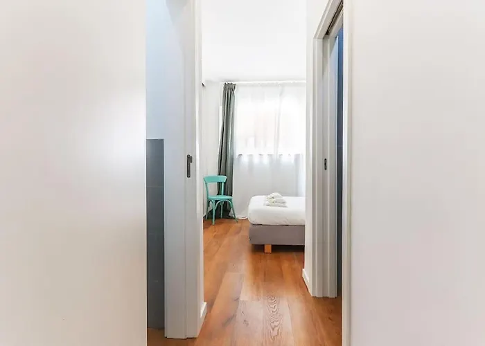 Portucale ! Bright Campo Ourique W/ Terrace Appartamento