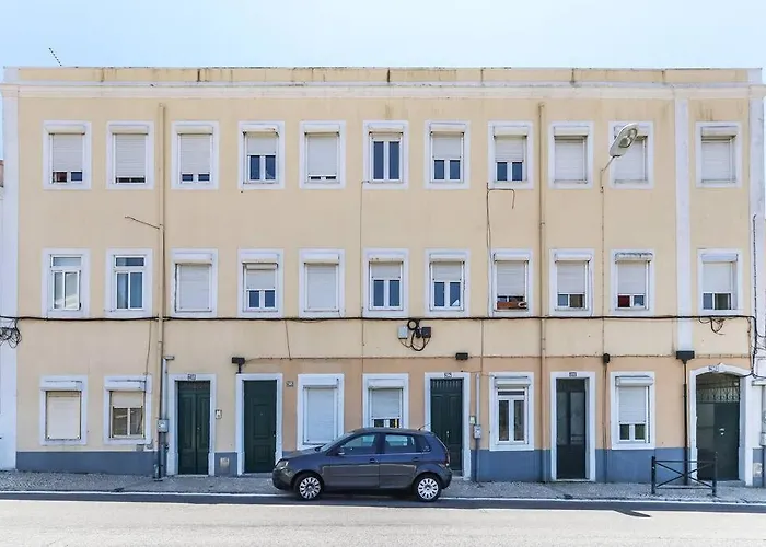 Portucale ! Bright Campo Ourique W/ Terrace * Lisbona