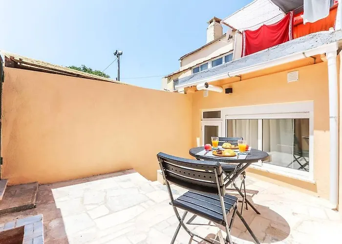 Portucale ! Bright Campo Ourique W/ Terrace * Lisbona