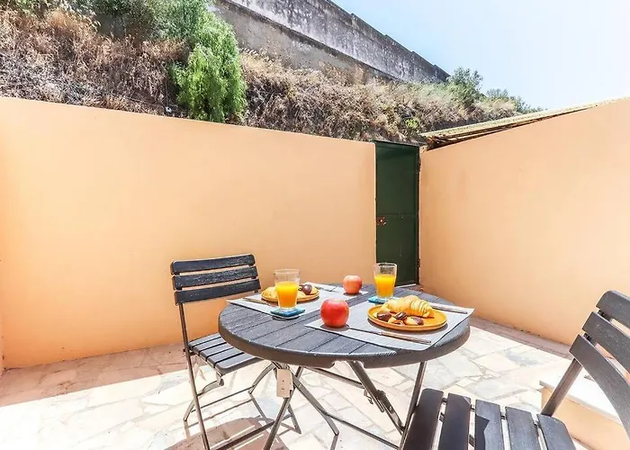 Appartamento Portucale ! Bright Campo Ourique W/ Terrace *