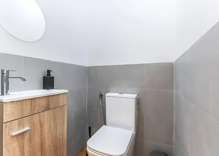 Appartamento Portucale ! Bright Campo Ourique W/ Terrace Lisbona