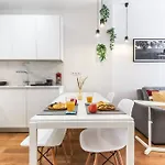 Portucale ! Bright Campo Ourique W/ Terrace Apartman *