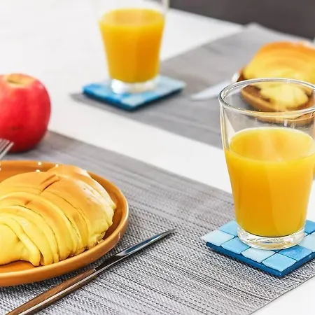 Portucale ! Bright Campo Ourique W/ Terrace Appartamento *